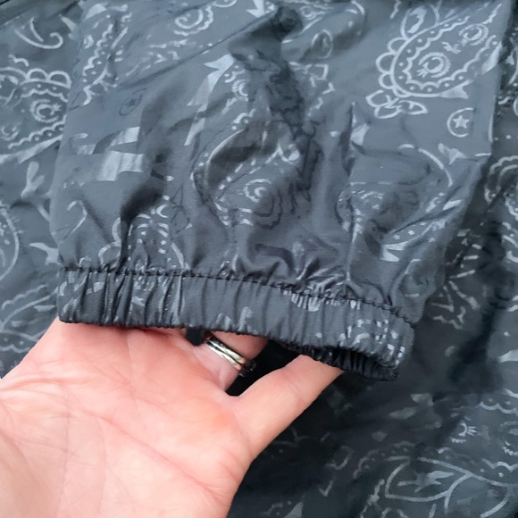 NWT- CULTURE KINGS unisex duplex windbreaker backpack jacket - Picture 9 of 16